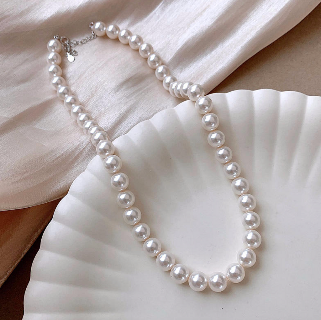 Vintage Shell Pearl Elegance – Timeless Statement Jewelry