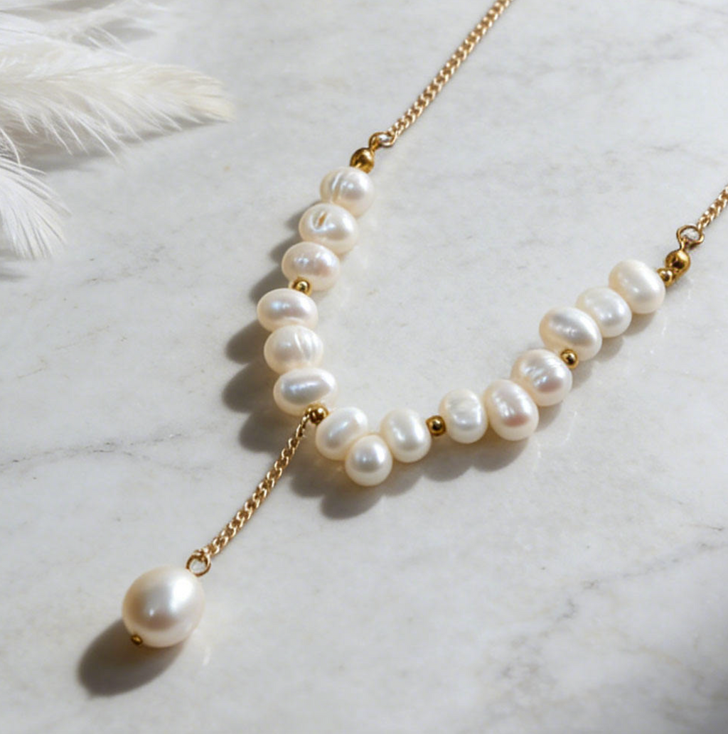 Vintage Pearl Drop Necklace – Timeless Golden Elegance