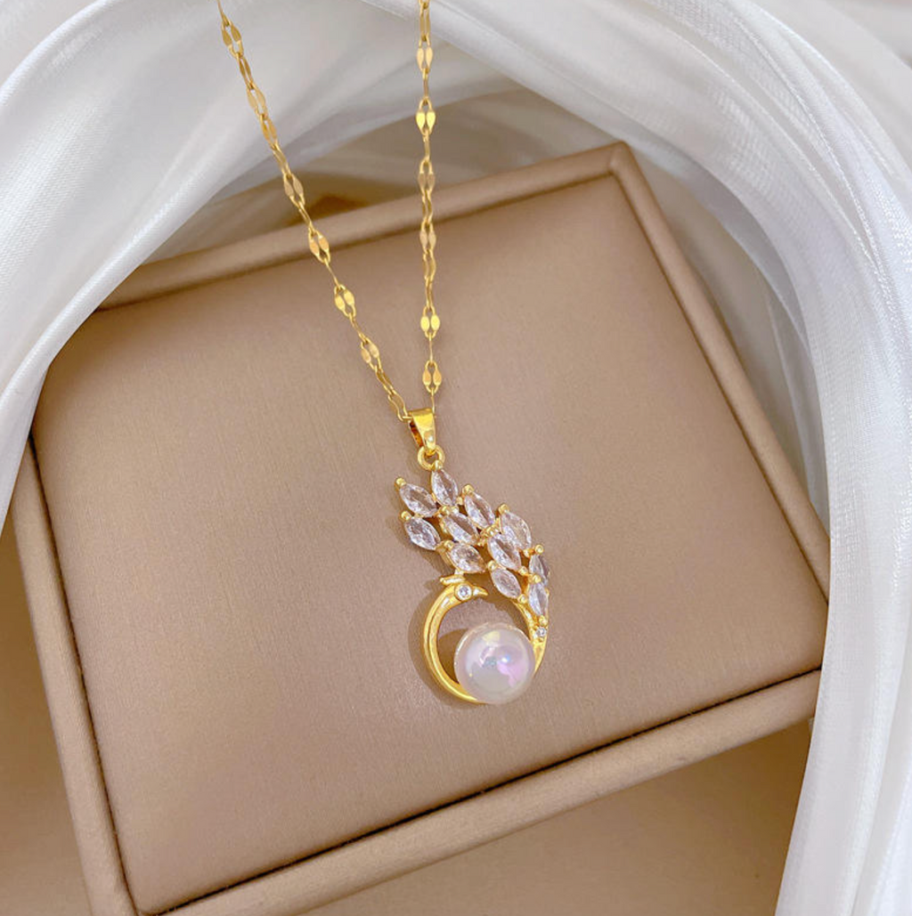 Phoenix Pearl & Crystal Statement Necklace – Majestic Luxury Elegance